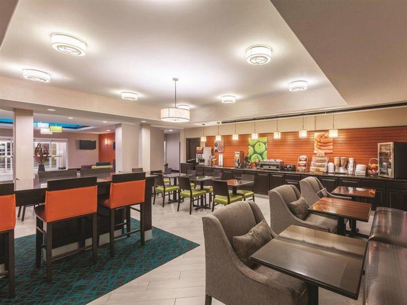 La Quinta By Wyndham Houston Iah Bush Intl Airport E Hotel Humble Bagian luar foto
