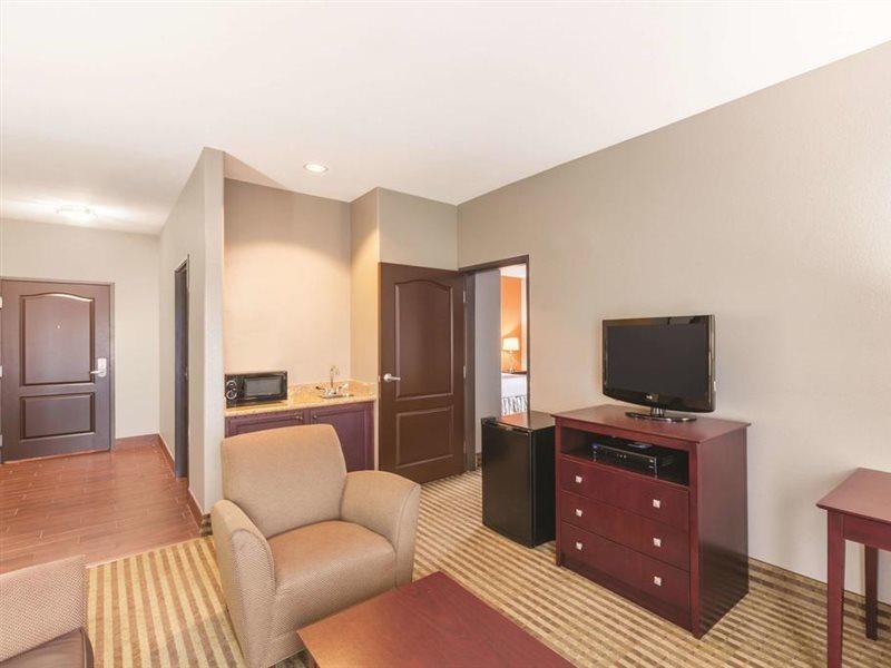 La Quinta By Wyndham Houston Iah Bush Intl Airport E Hotel Humble Bagian luar foto