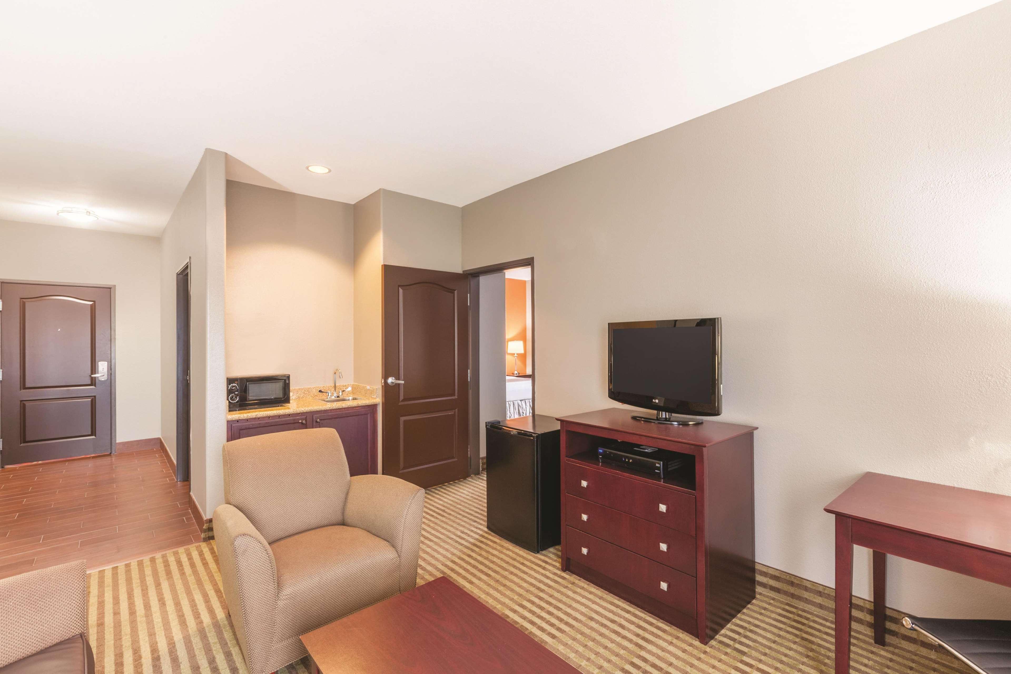 La Quinta By Wyndham Houston Iah Bush Intl Airport E Hotel Humble Bagian luar foto