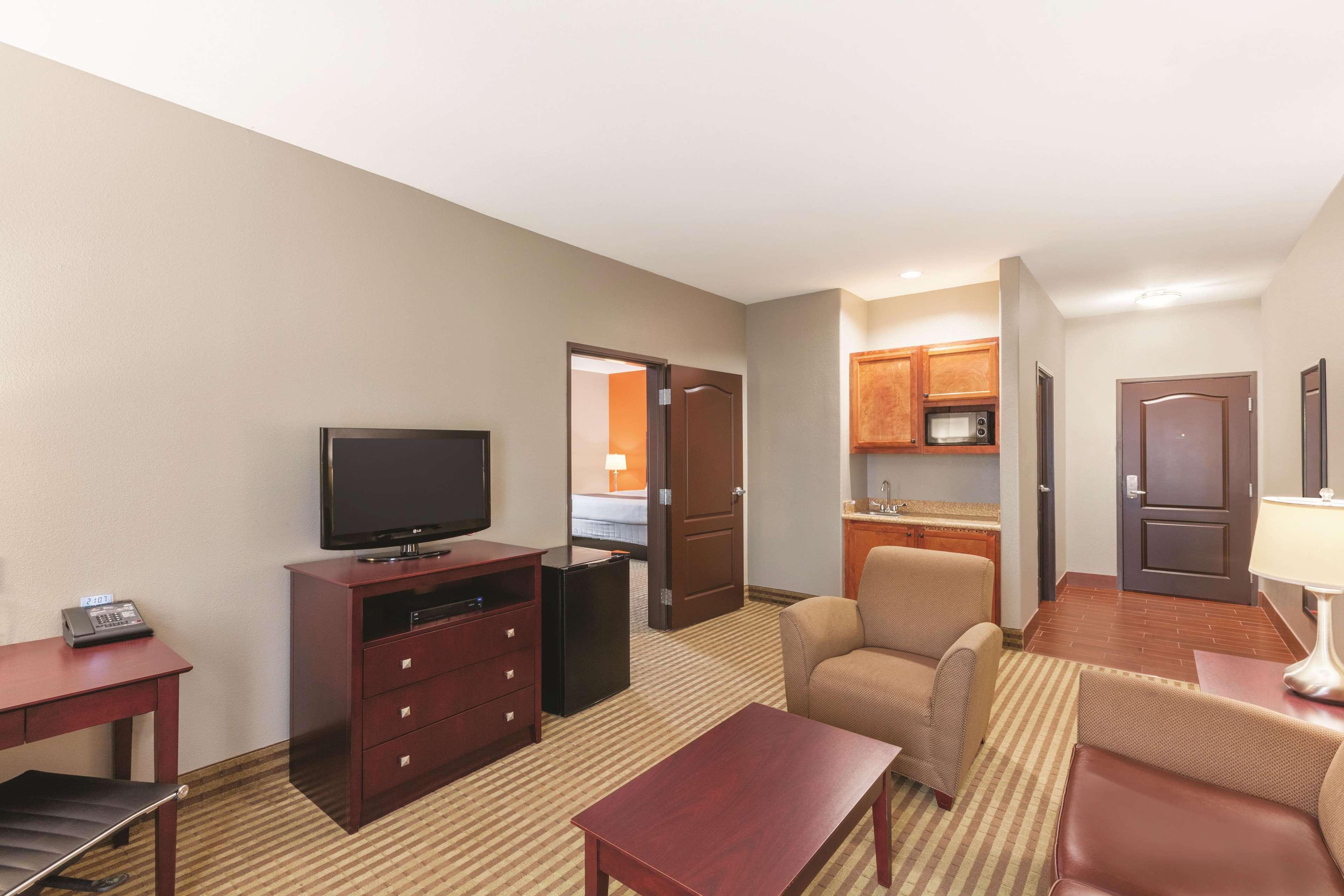 La Quinta By Wyndham Houston Iah Bush Intl Airport E Hotel Humble Bagian luar foto