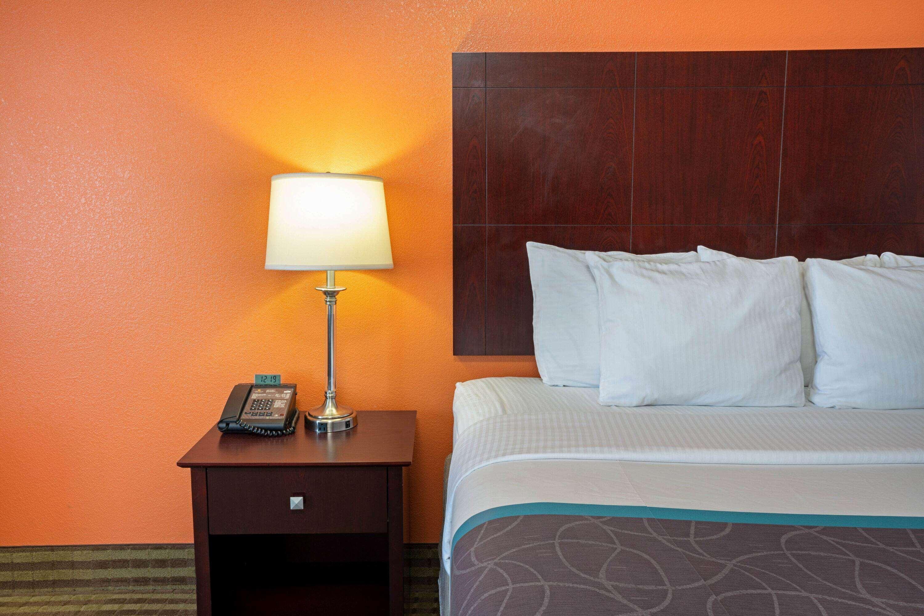 La Quinta By Wyndham Houston Iah Bush Intl Airport E Hotel Humble Bagian luar foto