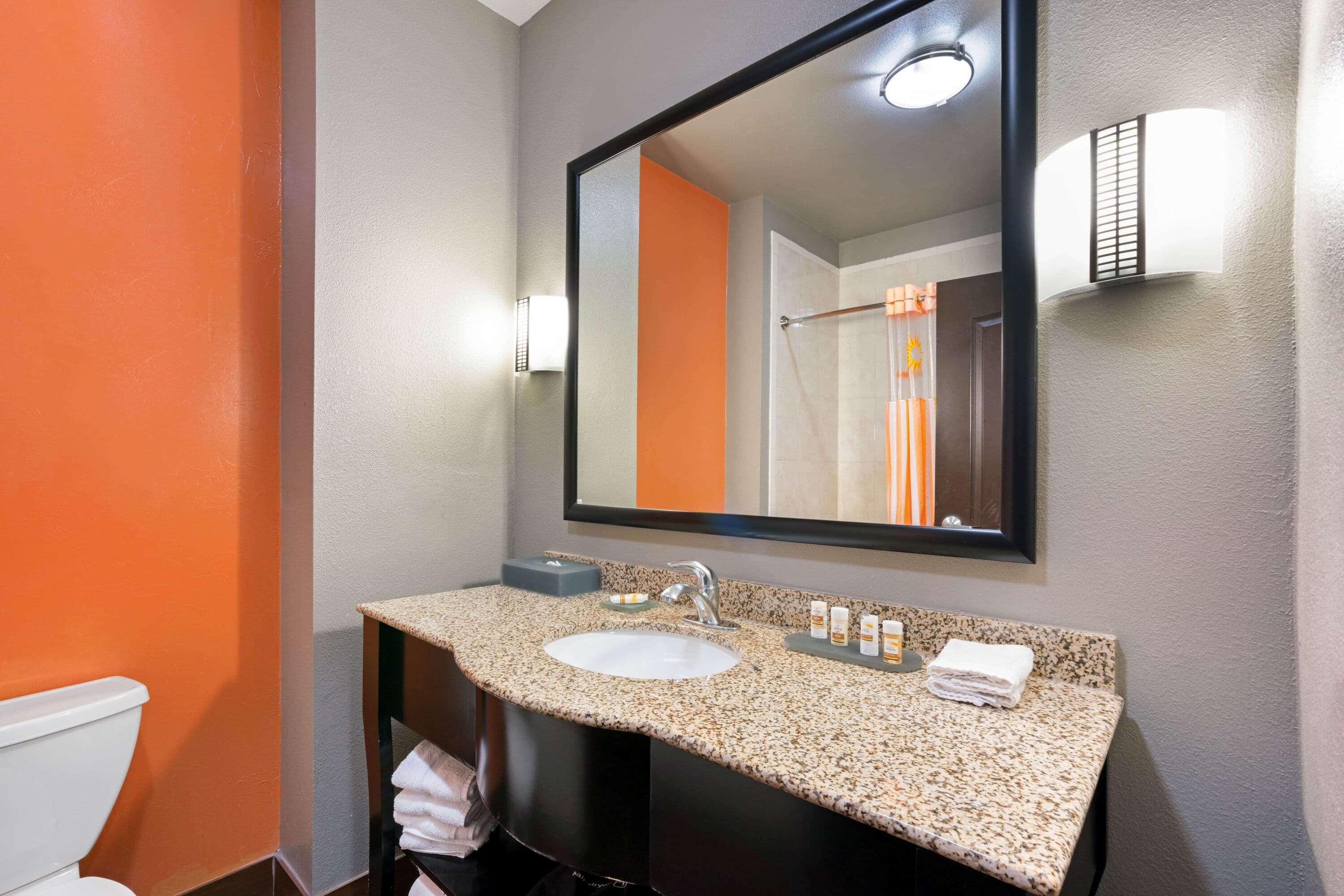 La Quinta By Wyndham Houston Iah Bush Intl Airport E Hotel Humble Bagian luar foto