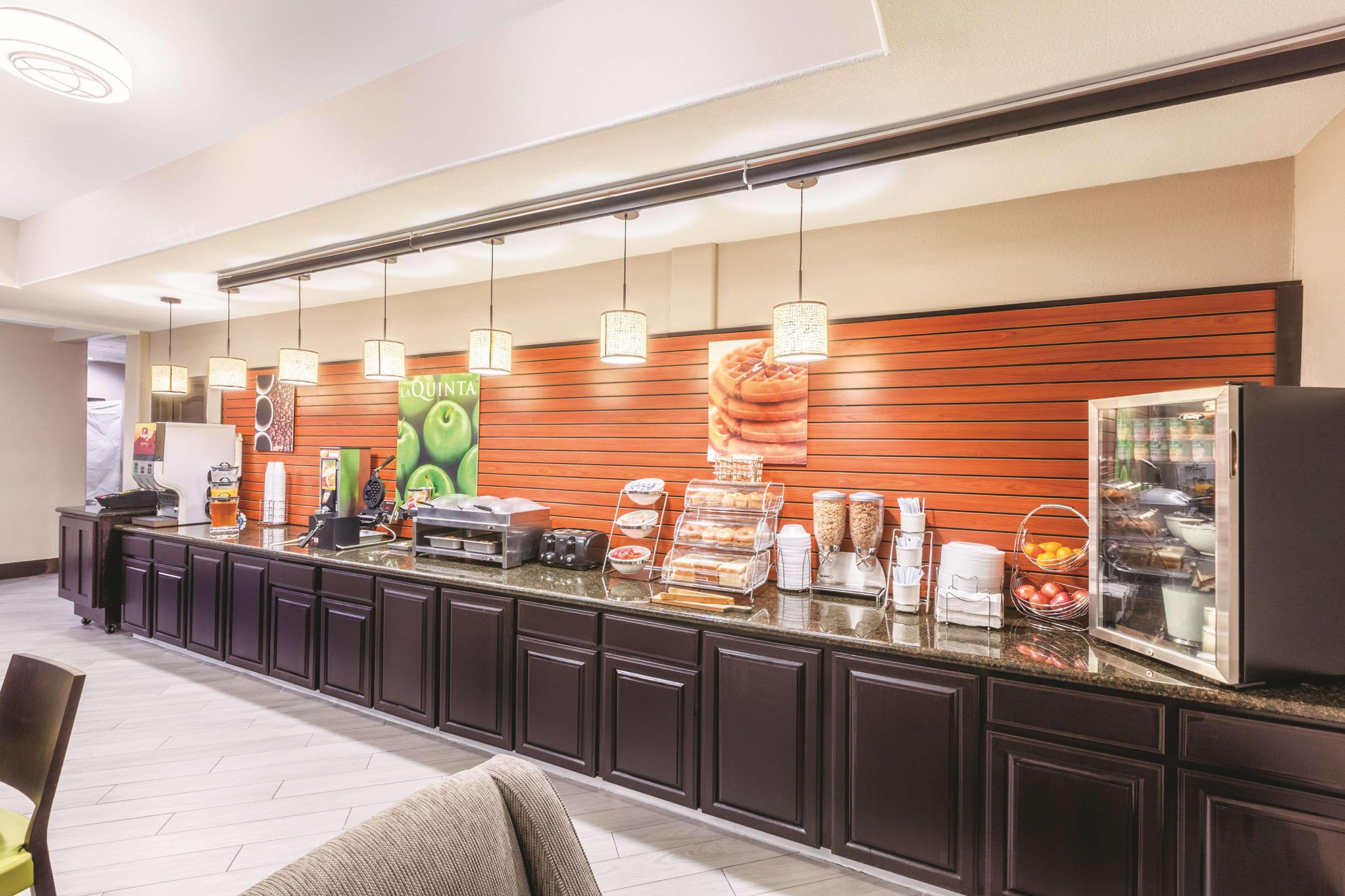 La Quinta By Wyndham Houston Iah Bush Intl Airport E Hotel Humble Bagian luar foto