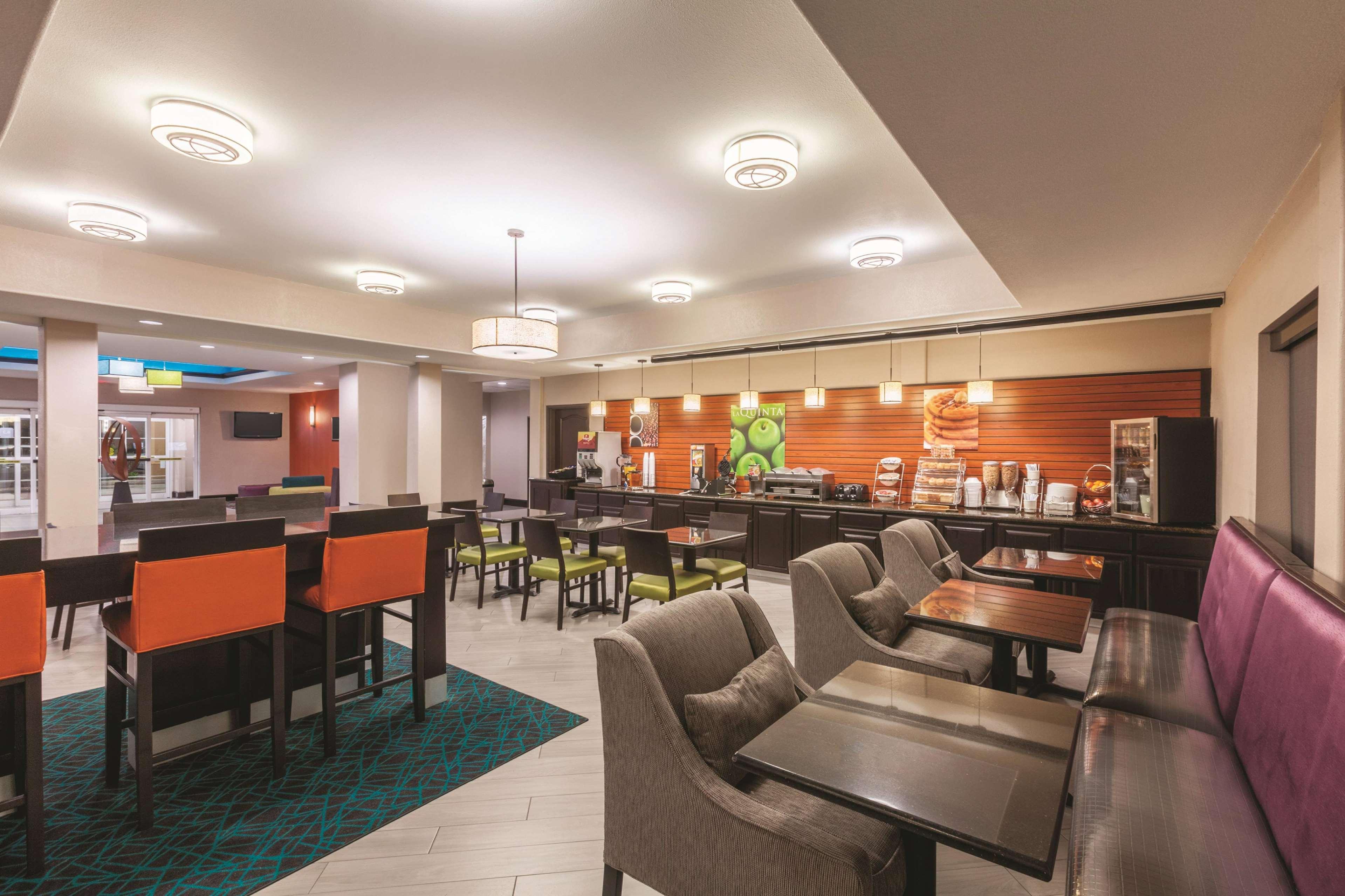 La Quinta By Wyndham Houston Iah Bush Intl Airport E Hotel Humble Bagian luar foto