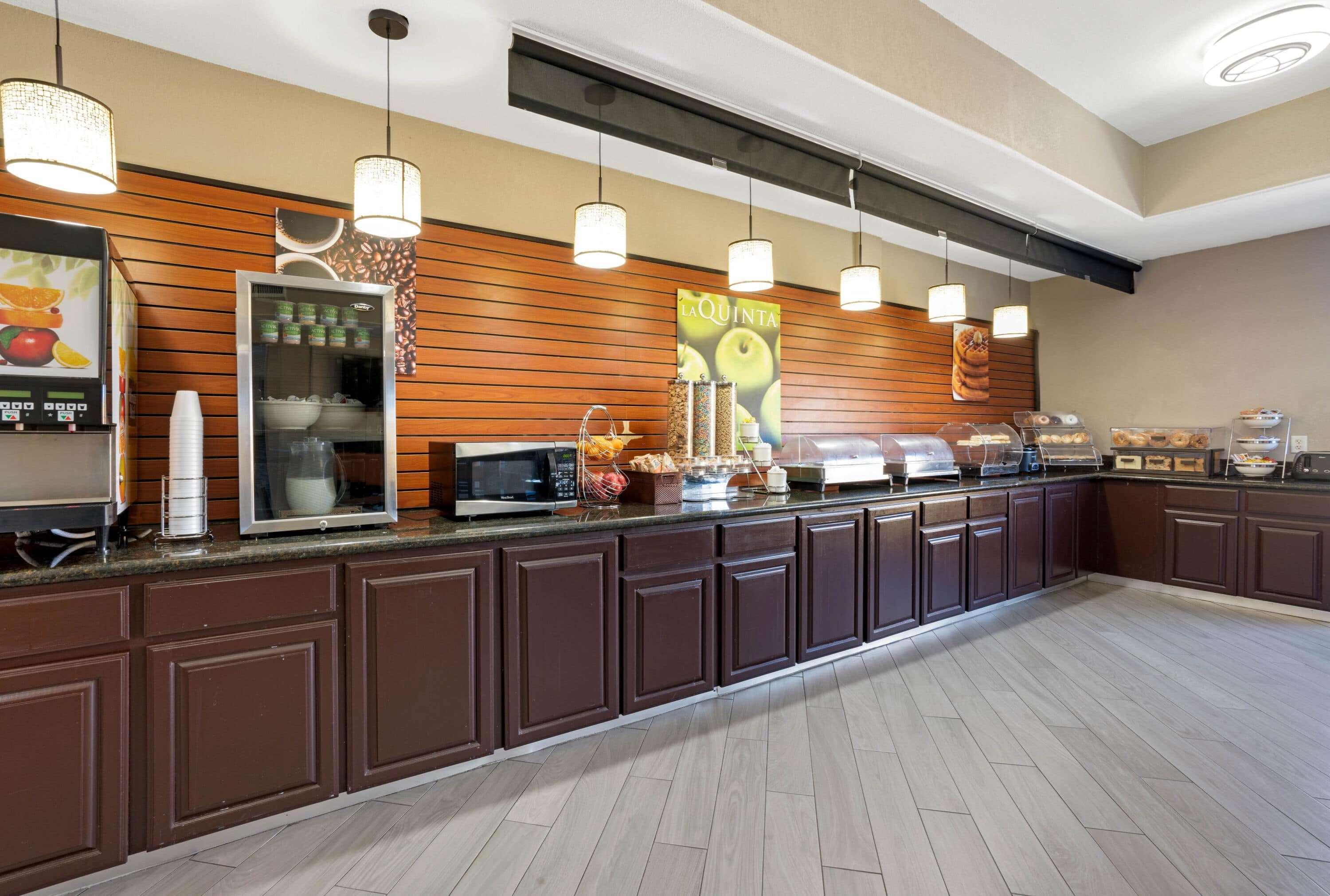 La Quinta By Wyndham Houston Iah Bush Intl Airport E Hotel Humble Bagian luar foto